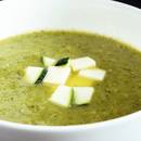 Wiosenna zupa z cukinii na ostro – jak ją przyrządzić?