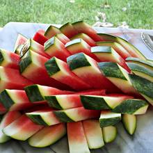 Właściwy sposób krojenia arbuza dla dziecka