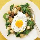 Jak przyrządzić jajka sadzone ze szpinakiem?