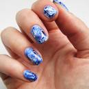 Na czym polega malowanie paznokci metodą wodną?