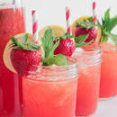 Sposób przygotowania orzeźwiającej lemoniady truskawkowej