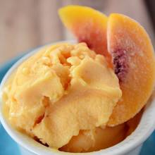 Jak szybko zrobić mrożony jogurt brzoskwiniowy?