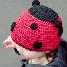 Jak zrobić zabawną biedronkę z czapki z daszkiem?