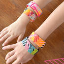 Jak wykonać bransoletkę z rolki po taśmie pakowej?