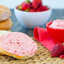 Jak przygotować pyszne masło truskawkowe do kanapek?