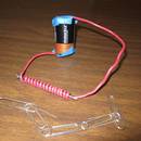 Jak wykonać prosty elektromagnes z baterii?