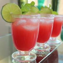 Jak przyrządzić koktajl truskawkowy z alkoholem?