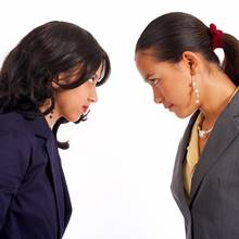 Jak sobie radzić z konfliktami w pracy?