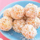 Jak zrobić pyszne kulki morelowe z kokosem?