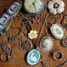 Jak poprawnie odświeżyć biżuterię?