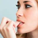 Jak poradzić sobie z obgryzaniem paznokci?