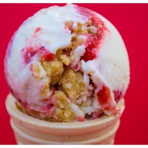 Jak przygotować pyszne lody sernikowe z truskawkami?