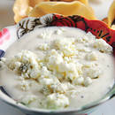 Prosty sposób na pyszny dip z sera pleśniowego