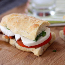 Jak przygotować smaczną kanapkę caprese?