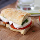 Jak przygotować smaczną kanapkę caprese?