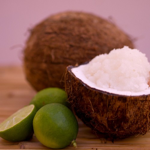Jak wykonać kokosowy scrub do pielęgnacji ciała?