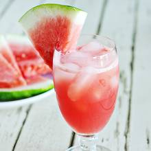 Prosty sposób przyrządzania drinka z arbuza i wódki