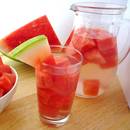 Pyszna woda arbuzowo-rozmarynowa – jak ją przyrządzić?