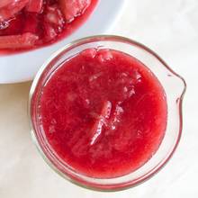 Jak przyrządzić zaskakujący sos rabarbarowy?