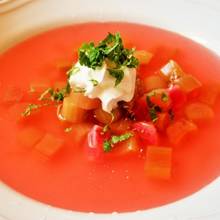 Jak przyrządzić smaczną zupę rabarbarową?