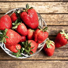 Jak zrobić ładną donicę na truskawki i poziomki?