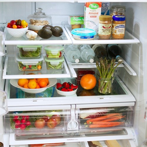 Jak prawidłowo rozmieścić żywność w lodówce?