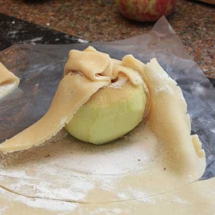 Jak zrobić smaczne jabłka w cieście?