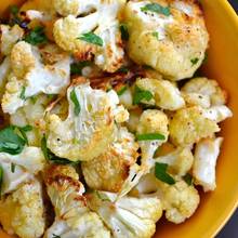 Jak przyrządzić kalafiora zapiekanego z czosnkiem?