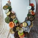 Jak wykonać ładny naszyjnik z guzikami?