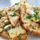 Rozgrzewające grzanki z pieczarkami i serem – jak je przygotować?