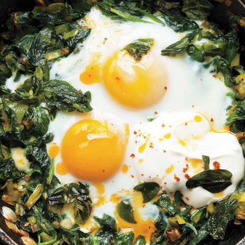 Jak przyrządzić dobre jajka ze szpinakiem?