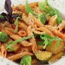 Jak przyrządzić penne z papryką i brokułami?