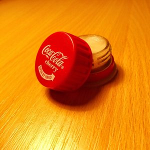 Pojemnik na błyszczyk z butelki po coca coli – jak go zrobić?