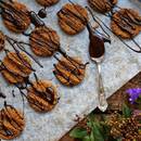 Smaczne ciastka czekoladowe z polewą – jak je przyrządzić?