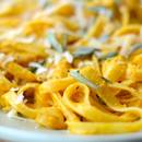 Jak zrobić oryginalne Fettuccini Alfredo z dynią?