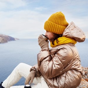 Dlaczego kurtka puchowa jest niezbędna dla miłośników aktywności na świeżym powietrzu?