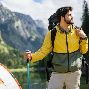 Jak wybrać odpowiednią grubość kurtki puchowej?