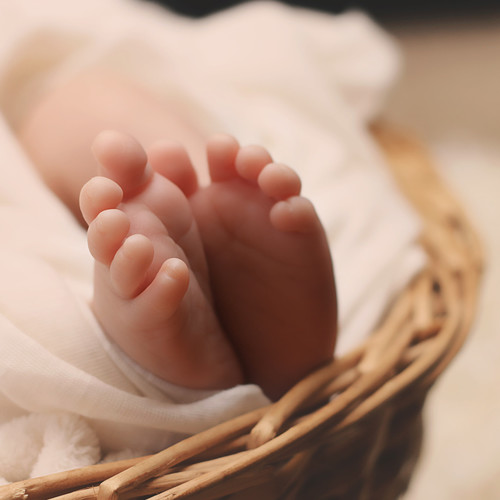 Kosmetyczna wyprawka dla noworodka – produkty do mycia i pielęgnacji