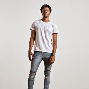 Dżinsowe szorty z podwiniętymi nogawkami - stylowy wybór na gorące dni